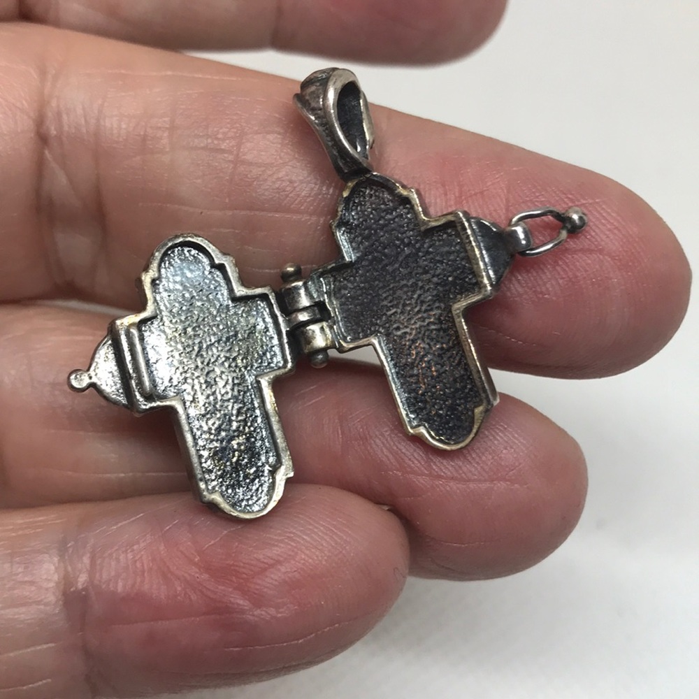 Unusual Estate Sterling Cross that Opens - Picture 4 of 4